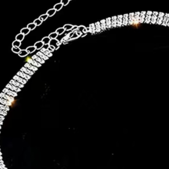 ✨A Perfect New Year’s Accessory Bow Pendant Necklace with Sparkle✨ - Picture 2 of 2